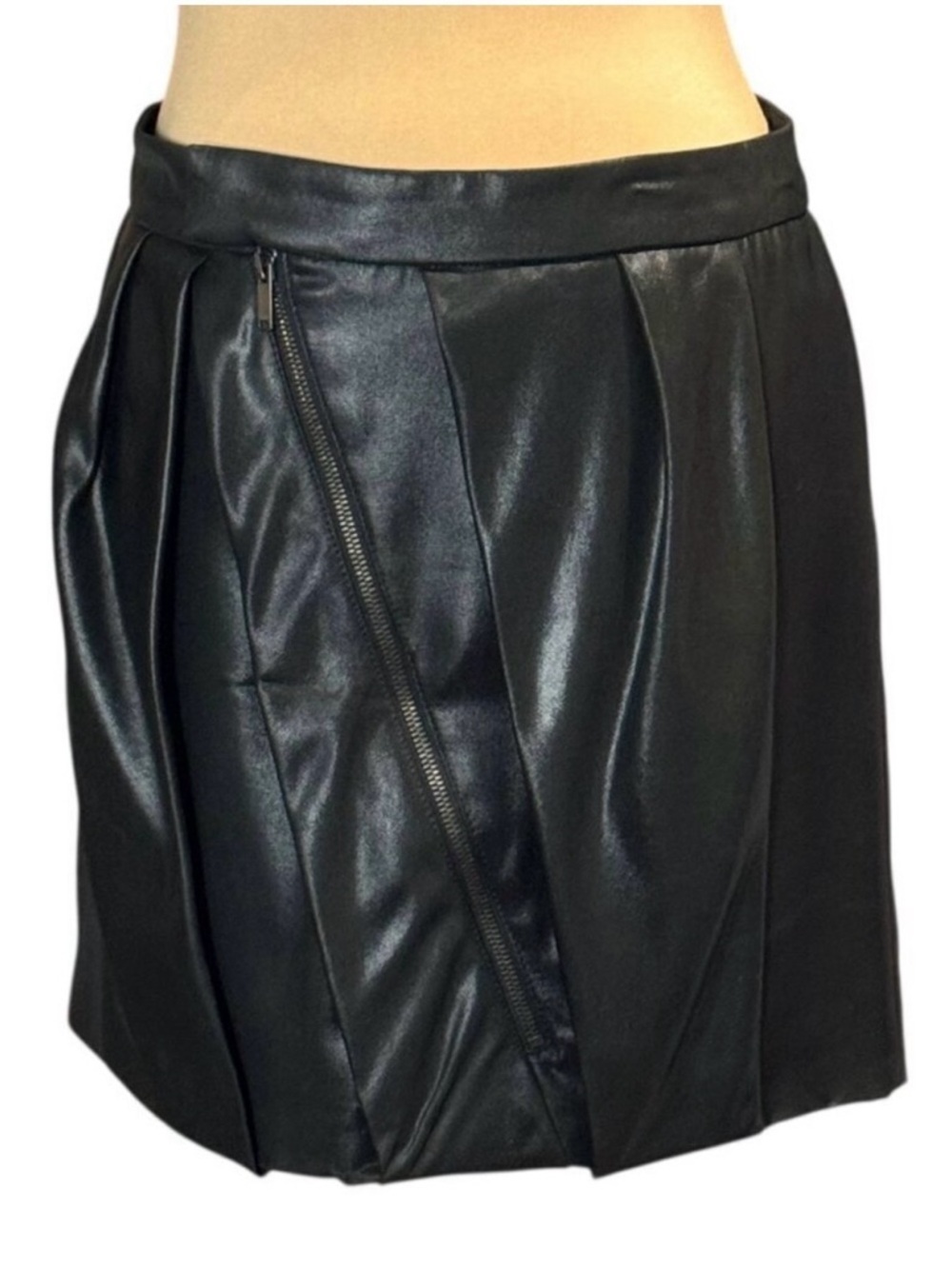 Gucci Black Mini Skirt SZ 6 Black Silk Blend Zipper Contemporary Designer